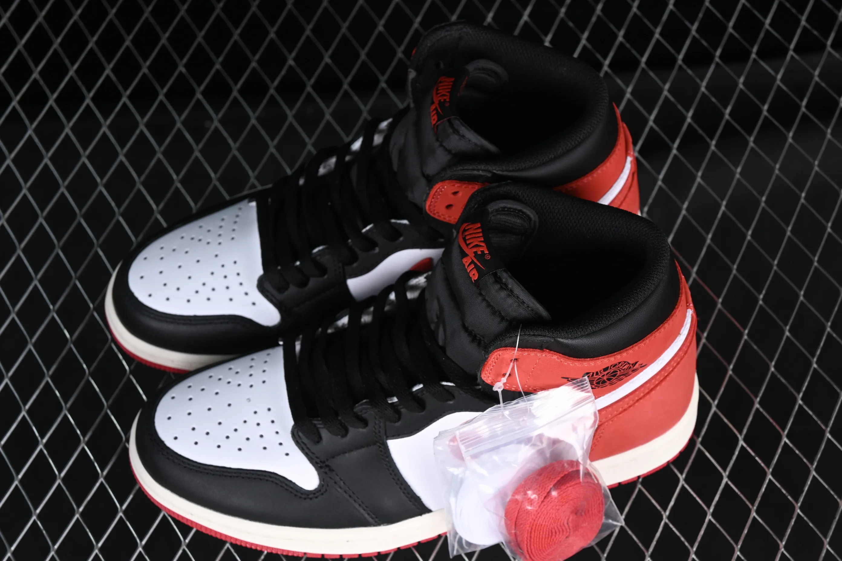 All Categories Air Jordan Jordan Series Basketball Shoes Air Jordan 1 High Air Jordan 1 Retro High OG Black and White Red Toe Six Crown Poker Basketball Shoes 555088-112